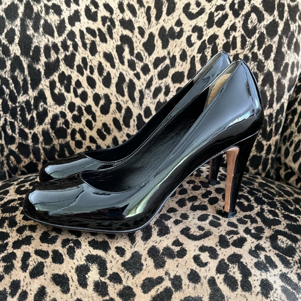 Cole Haan, round toe pumps sz 6